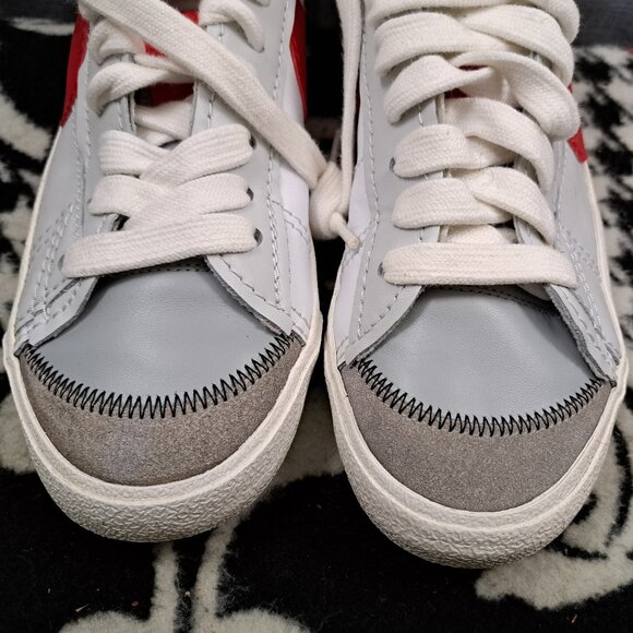 Athletic_Shoes